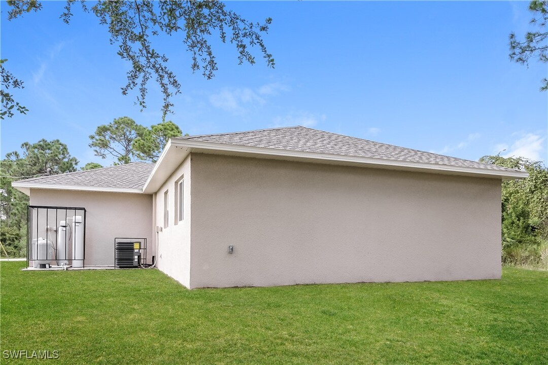 3303 69th St W in Lehigh Acres, FL - Building Photo