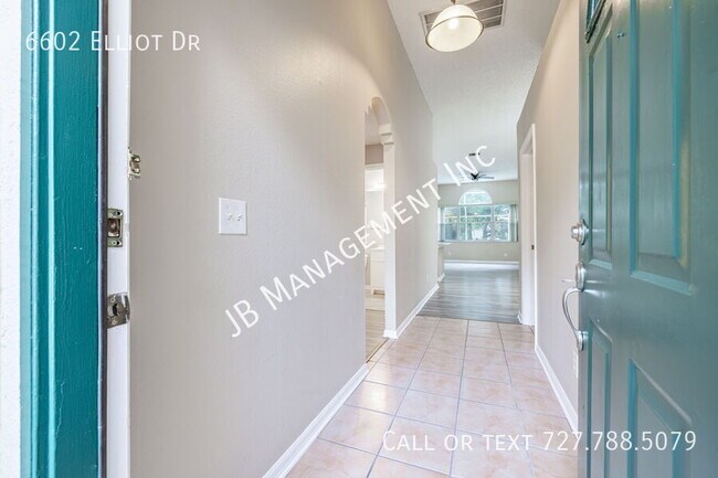 6602 Elliot Dr in Tampa, FL - Building Photo - Building Photo
