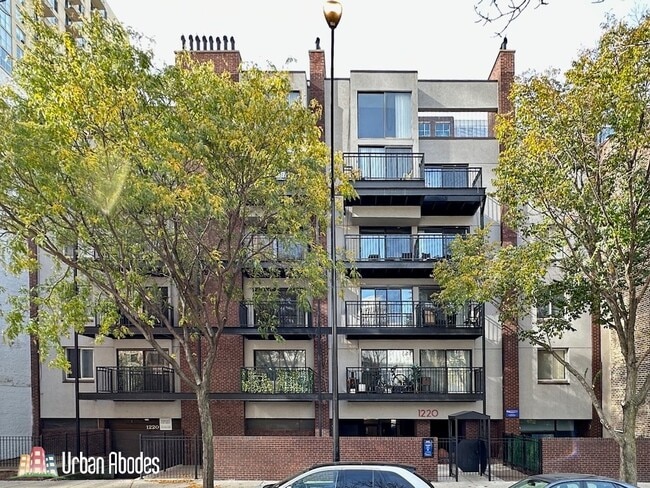 1220 N La Salle Dr, Unit M02B