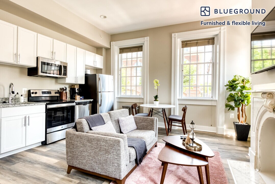 700 Duke St in Alexandria, VA - Building Photo