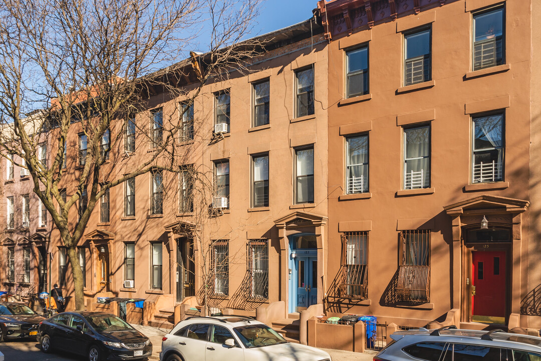 123 Saint Marks Pl in Brooklyn, NY - Building Photo