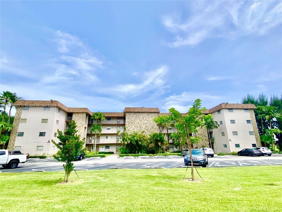 2500 SW 81st Ave, Unit 402 in Davie, FL - Building Photo
