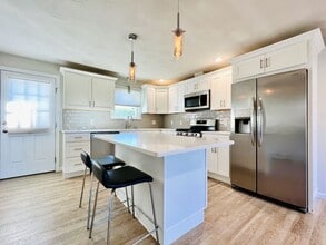 5-7 Soprano Cir in Cranston, RI - Building Photo - Building Photo