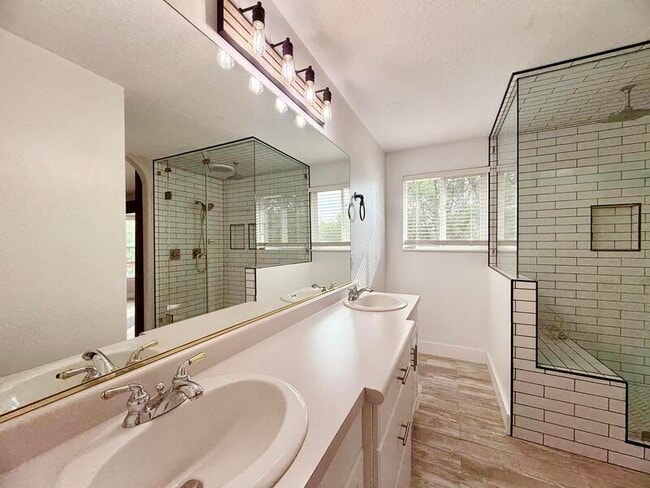 2154 Wasatch Blvd in Sandy, UT - Building Photo - Building Photo