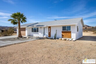 4742 Ave La Flora Desierta in Joshua Tree, CA - Building Photo - Building Photo