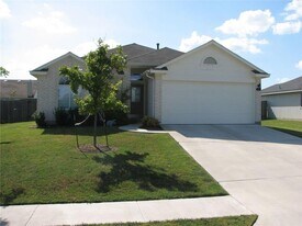 123 Bayliss St in Hutto, TX - Building Photo