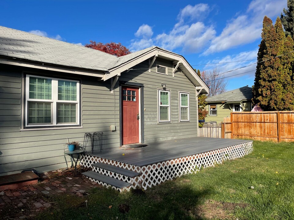 1007 N Willow St in Ellensburg, WA - Building Photo