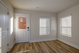 Guilford Row in Baltimore, MD - Building Photo - Interior Photo