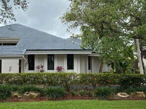301 Isla Dorada Blvd in Coral Gables, FL - Building Photo - Building Photo