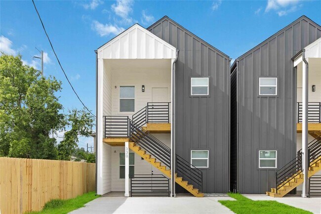 330 Clearwater St in Houston, TX - Building Photo - Building Photo
