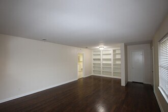 3325 Paluxy Dr in Tyler, TX - Building Photo - Building Photo