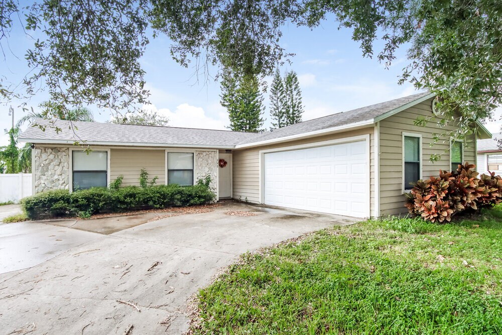 948 Highland Ave NW in Palm Bay, FL - Building Photo