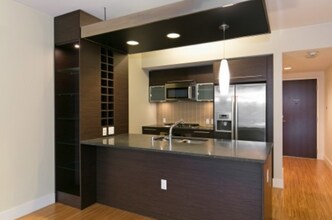 820 Blanchard St, Unit 603 in Seattle, WA - Foto de edificio - Building Photo