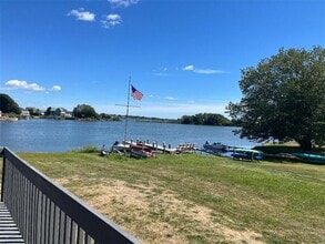 32 Shore Dr in Charlestown, RI - Building Photo - Building Photo