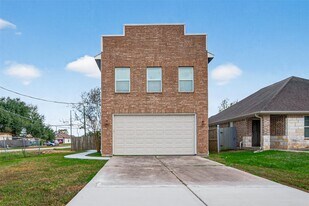 146 Disney St in Rosharon, TX - Building Photo