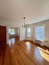 18 Alexander Ave, Unit 2 in Medford, MA - Foto de edificio - Building Photo