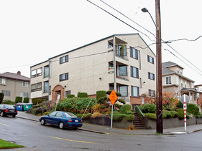 2242 Franklin Ave E in Seattle, WA - Building Photo - Building Photo