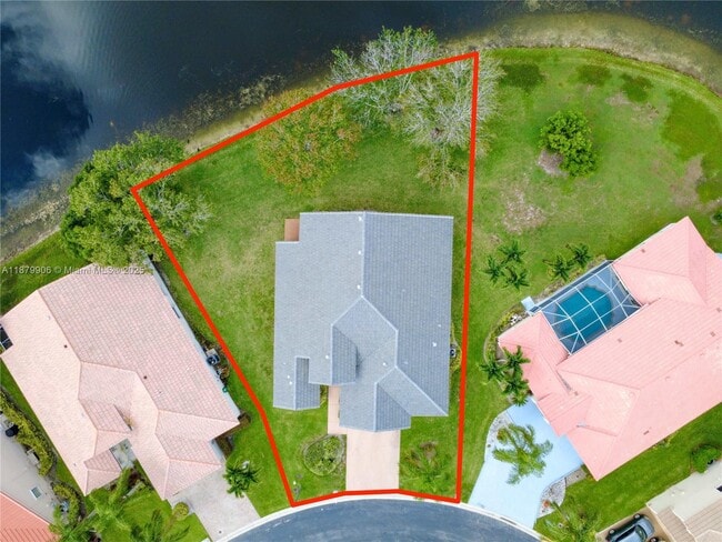 2549 Egret Lake Dr in Greenacres, FL - Foto de edificio - Building Photo