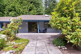 804 N Main St in Coupeville, WA - Building Photo - Building Photo