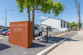 Urbana Union Hills in Phoenix, AZ - Building Photo - Building Photo