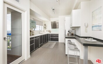 838 N Doheny Dr-Unit -1406 in West Hollywood, CA - Building Photo - Building Photo