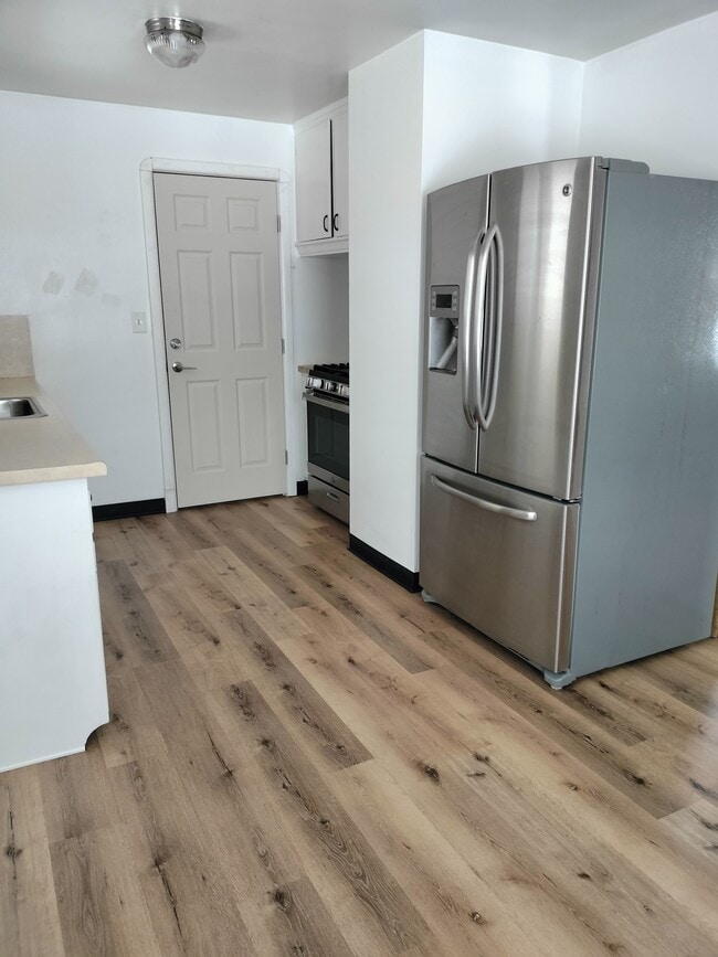 8306 Essen Ave, Unit 1 (Lower)