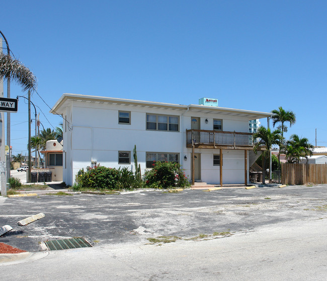 2305 N Ocean Dr in Hollywood, FL - Building Photo - Building Photo