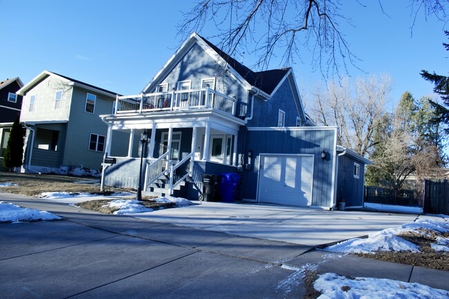 property at 838 E Washington St