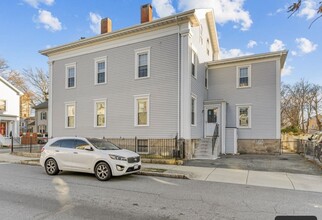 65 Chestnut St, Unit 1 in New Bedford, MA - Building Photo - Building Photo