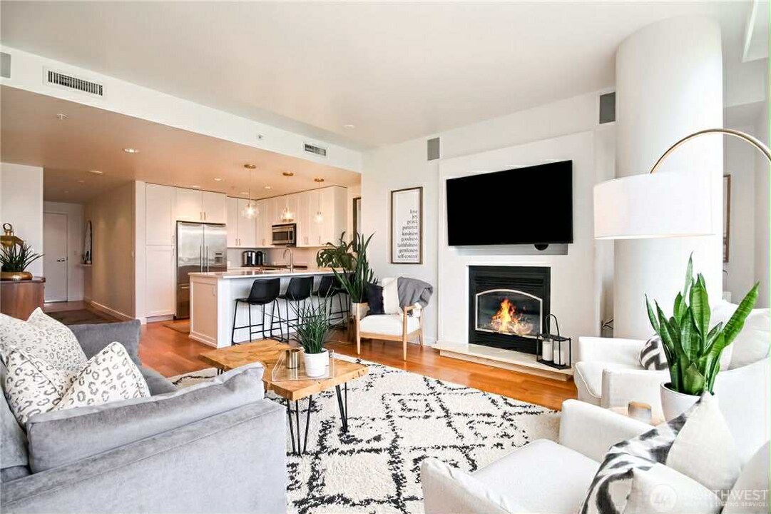 10650 NE 9th Pl, Unit 925 in Bellevue, WA - Foto de edificio