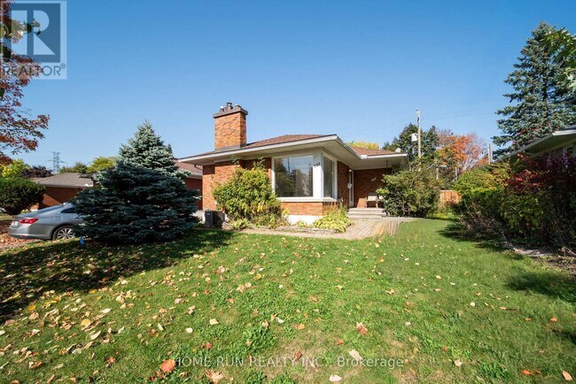 533 Browning Ave in Ottawa, ON - Building Photo - Building Photo