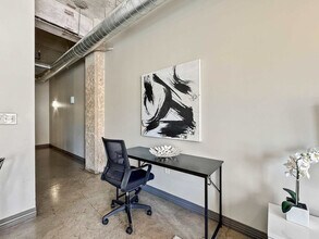 555 Evergreen St in Dallas, TX - Building Photo - Building Photo