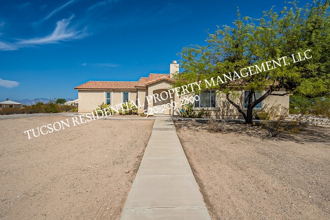 property at 5891 E Farmridge Dr