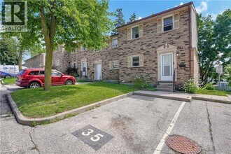 175 Cedar St in Cambridge, ON - Building Photo - Building Photo