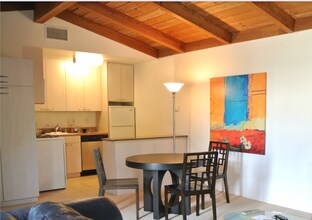 5932 Soledad Mountain Rd, Unit Guest House in La Jolla, CA - Building Photo - Building Photo
