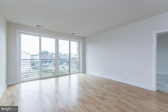 600 S 24th St-Unit -311 in Philadelphia, PA - Building Photo - Building Photo