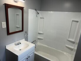 210 Locust Ave, Unit 6 in Fairmont, WV - Building Photo