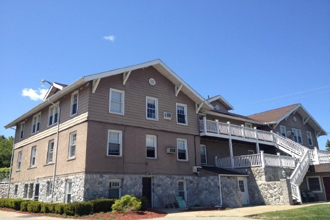 Greenview Manor Apartments in Goodrich, MI - Building Photo - Building Photo