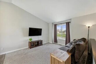 353 66th St SW in Waverly, MN - Foto de edificio - Building Photo