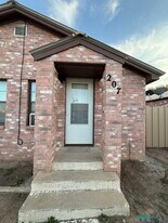 207 W Chisum Ave in Artesia, NM - Building Photo