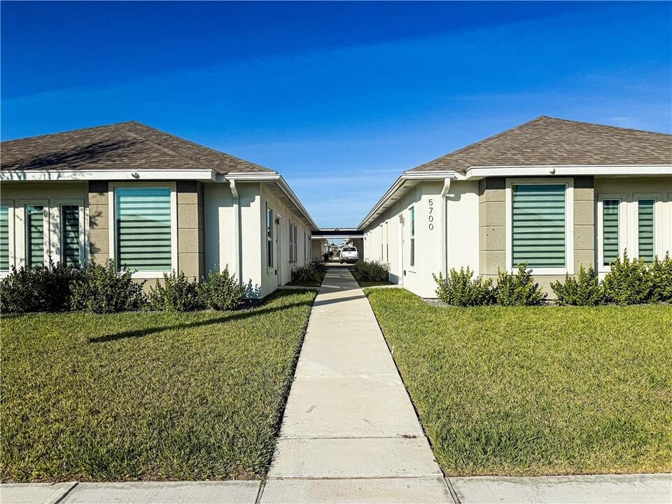 13 Puffin Ave in McAllen, TX - Foto de edificio