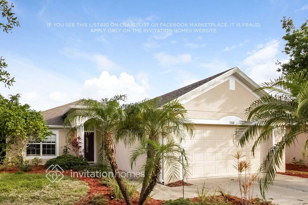 5268 Layton Dr in Venice, FL - Building Photo