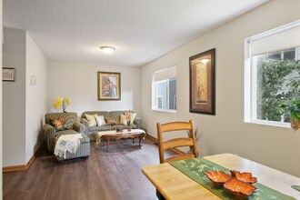 619-625 Snelling Ave N in St. Paul, MN - Building Photo - Building Photo
