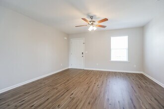 408 Bronson Dr in La Vergne, TN - Building Photo - Building Photo