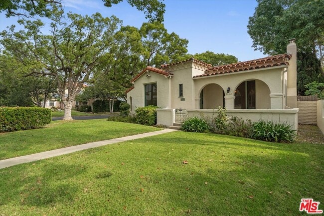 property at 2002 Kelton Ave