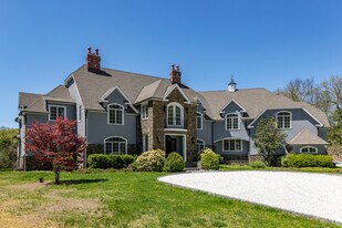 247 Roxbury Rd in Washington, CT - Building Photo