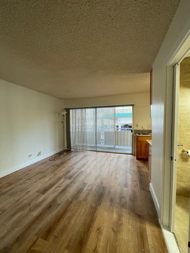 2450 Koa Ave in Honolulu, HI - Building Photo - Building Photo