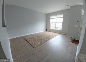 8 Harbour Heights Dr in Annapolis, MD - Building Photo