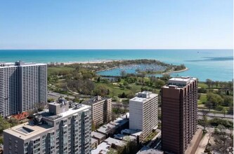 652 W Gordon Ter, Unit 604 in Chicago, IL - Building Photo - Building Photo