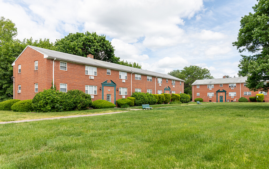 Bradford Commons in Newington, CT - Building Photo